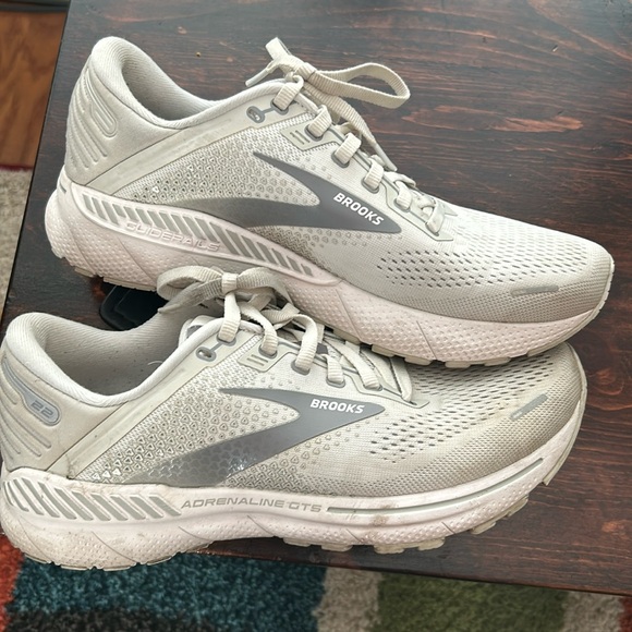Brooks Adrenaline 22 GTS - Picture 1 of 6